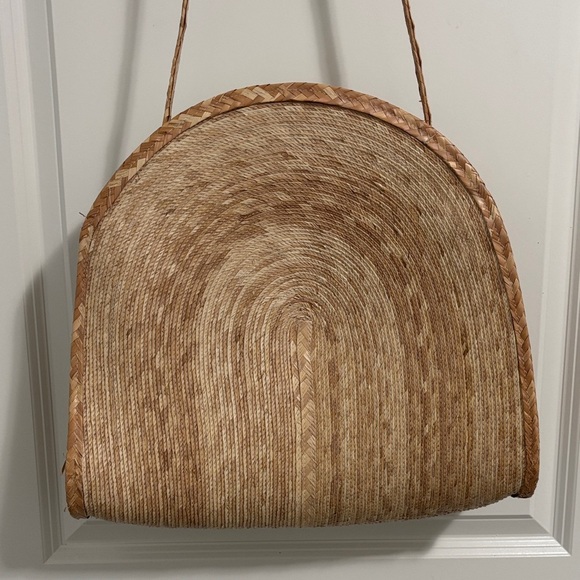 Brand New Large Elegant Tan Woven Shoulder crossbody Bag - Picture 4 of 9